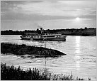 Klicke auf die Grafik für eine größere Ansicht 

Name:	Sommerabend an der Donau, Ausschnitt aus Ansichtskarte, Langenlebarn, gelaufen 1967, ArvHK.jpg 
Hits:	121 
Größe:	152,5 KB 
ID:	823946