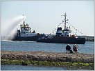 Klicke auf die Grafik für eine größere Ansicht 

Name:	Schlepper-Ballett in Warnemünde 11-8-2019 (2).JPG 
Hits:	110 
Größe:	180,2 KB 
ID:	782317