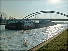 Klicke auf die Grafik für eine größere Ansicht 

Name:	Schubboot 2420 an der Riesenbecker Hafen Brücke.jpg 
Hits:	116 
Größe:	186,5 KB 
ID:	197478